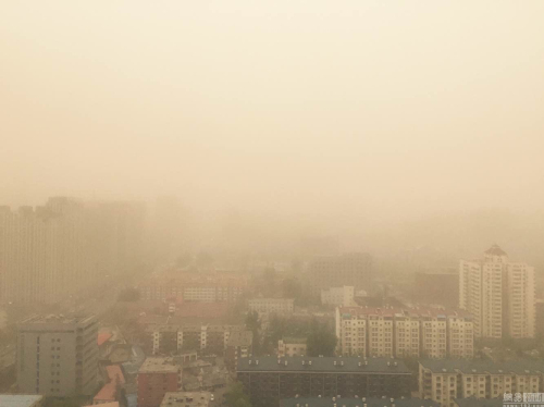 北京城区遭遇沙尘暴袭击图片