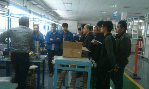 湘联股份员工参加电机与控制系统的基础知识培训现场