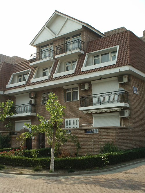 天津仁爱濠景庄园节能卷帘窗项目